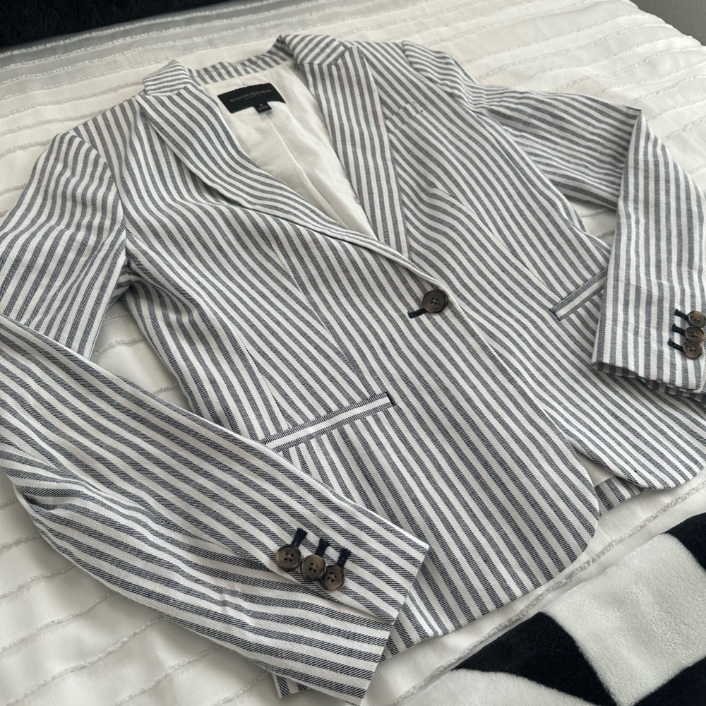 🍒SOLD🍒•BANANA REPUBLIC classic fit blazer• - Picture 2 of 3